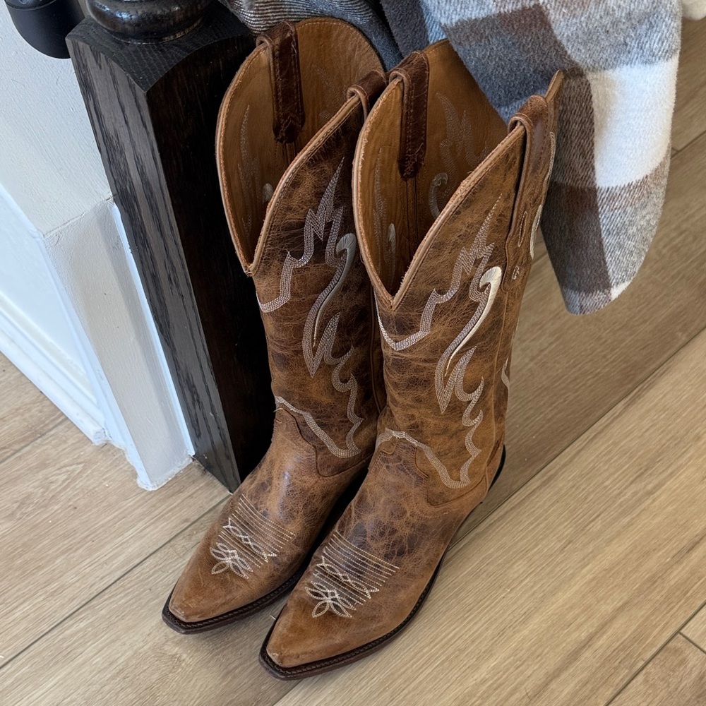 Old West Tan Embroidered Heeled Boots